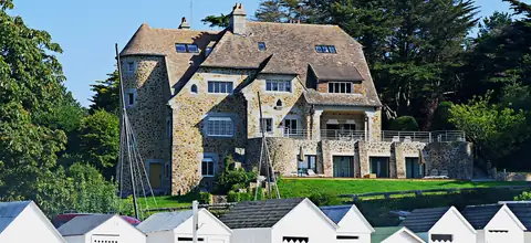 Manoir Dalmore — photograph from its Authentic Hotels & Cruises profile