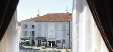 Hôtel de Toiras — photograph from its Authentic Hotels & Cruises profile
